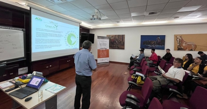 Capacitación en el uso y manejo de plaguicidas, prevención de intoxicaciones y primeros auxilios